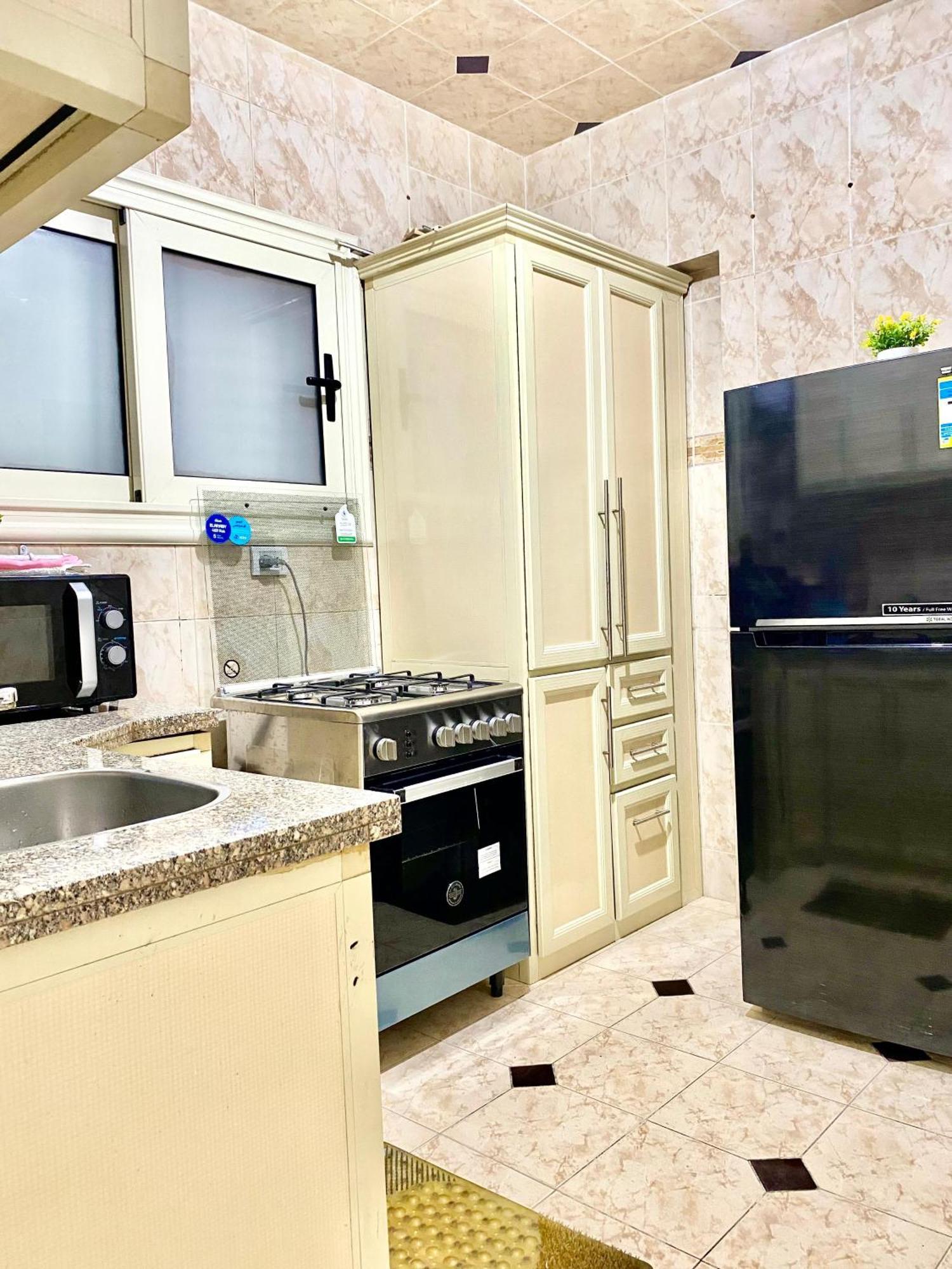 Luxury Stanley Direct Sea View Apartment *