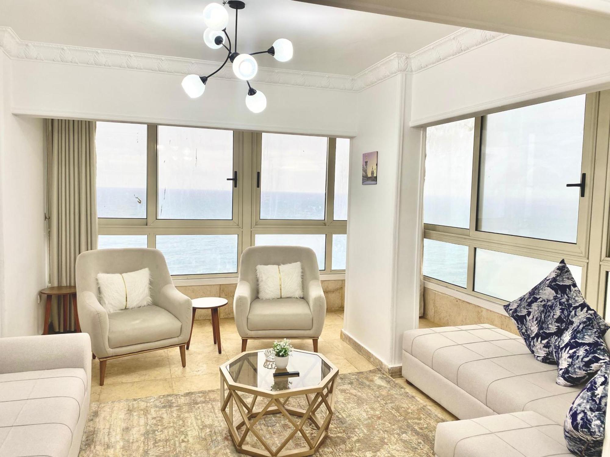 Luxury Stanley Direct Sea View Apartment *
