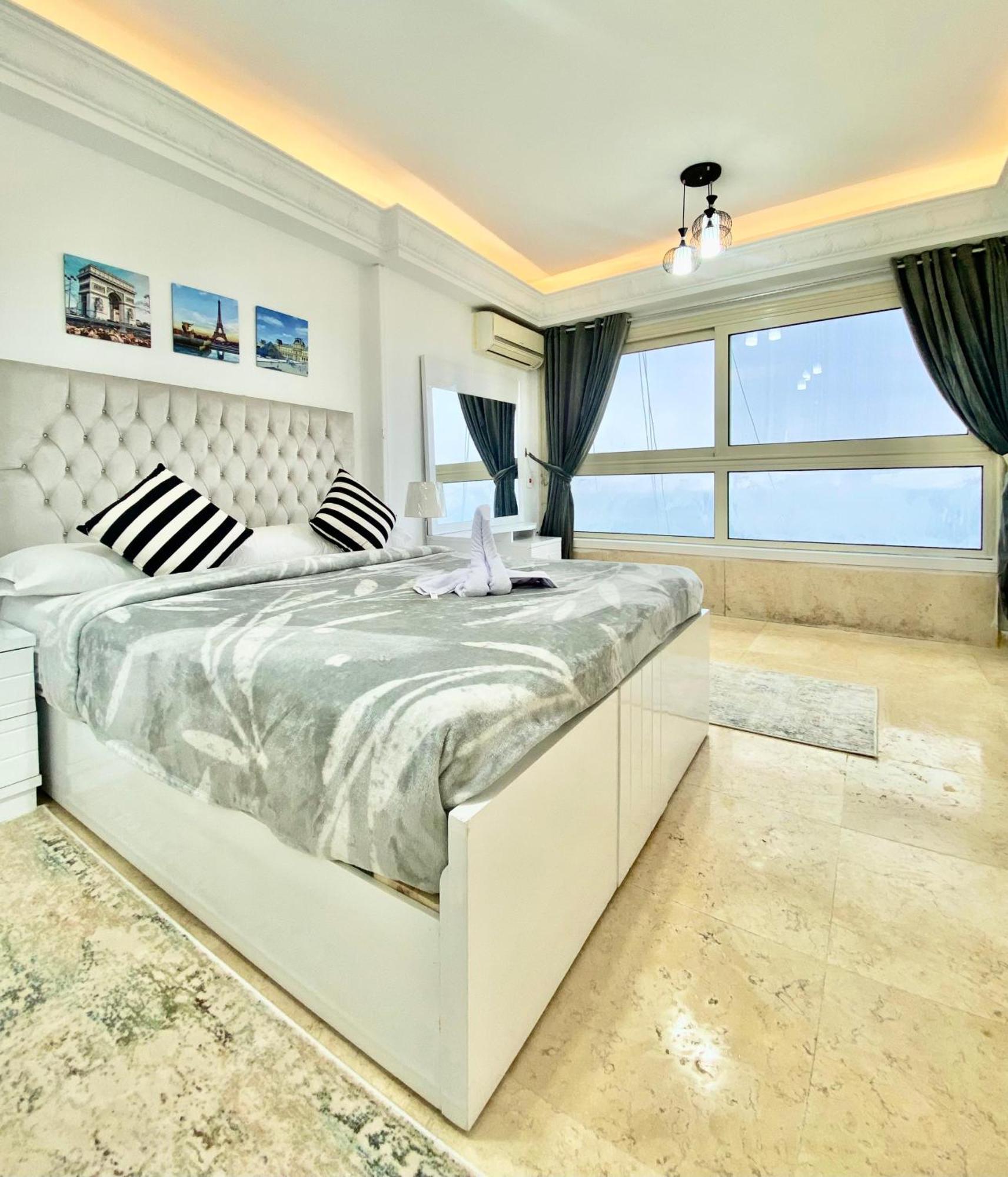 Luxury Stanley Direct Sea View Apartment