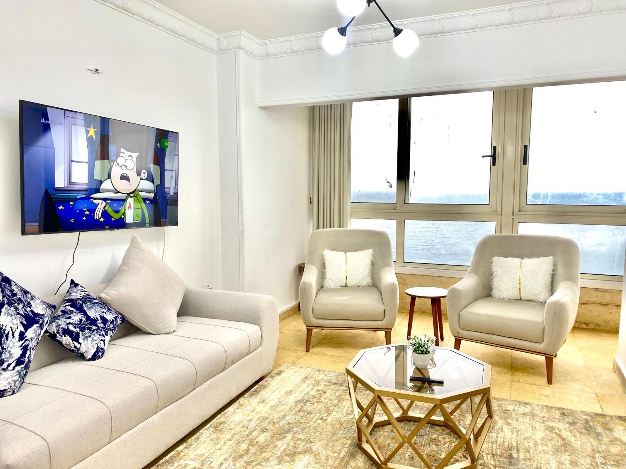 Luxury Stanley Direct Sea View Apartment *